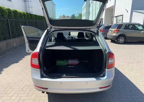 Skoda Octavia cena 16000 przebieg: 370000, rok produkcji 2011 z Warszawa małe 121